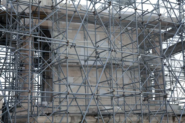 Renovierung der Säulen der Eingangspropyläen — Stockfoto