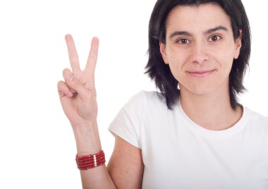 kadın gösteren zafer işareti