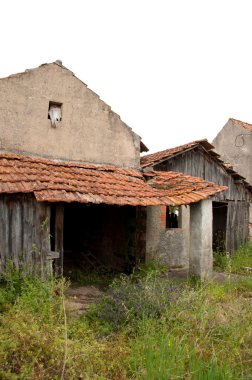 terk edilmiş evde