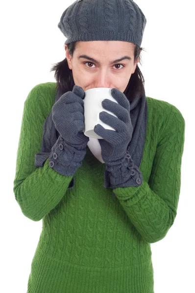 커피를 마시고 겨울 여자 — 스톡 사진