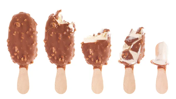 被吃掉的巧克力冰淇淋 — 图库照片