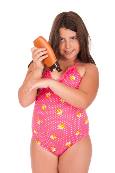 Lány a fürdőruha alkalmazása naptej, napvédő — Stock Fotó