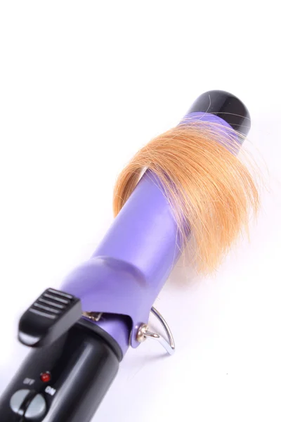 Светлые волосы и электрощипцы для кёрлинга — стоковое фото