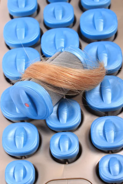 Гарячі ролики з світлим волоссям — стокове фото