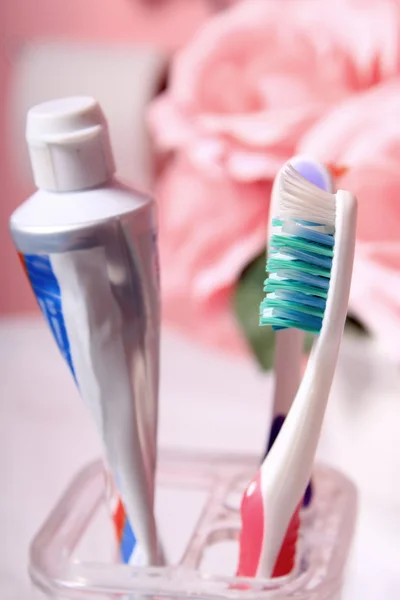 Pasta de dientes y cepillo de dientes — Foto de Stock