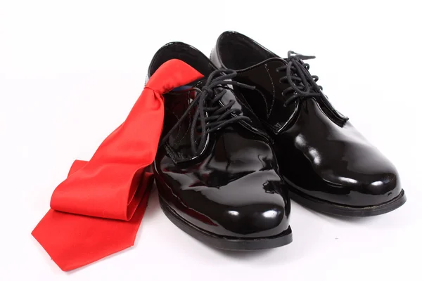 Shiny men's dressy shoes and red tie — Stock Photo, Image
