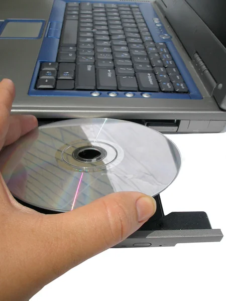 Ввод диска в компьютер — стоковое фото