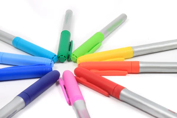 Kleurrijke markeringen in regenboogkleuren — Stockfoto