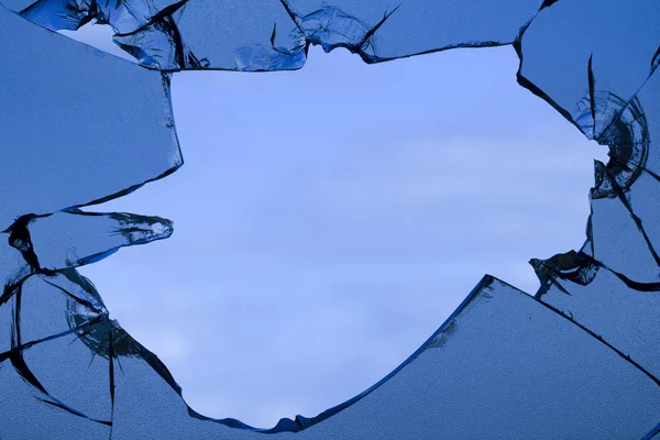 玻璃破的洞蓝色屏幕 — 图库照片