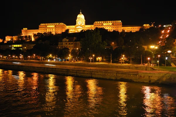Budapest. Palacio Real por la noche —  Fotos de Stock
