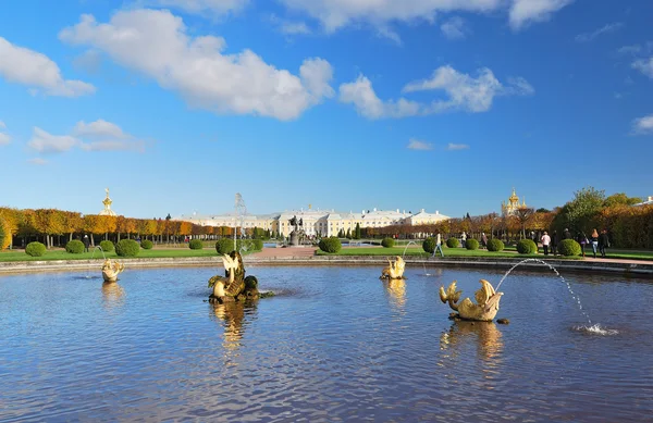 Peterhof, San Petersburgo. El Parque Superior — Foto de Stock