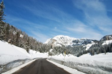 İtalya 'nın Dolomitler Dağları' nda kar yağışıweather forecast