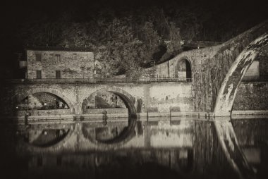 Devils bridge gece Lucca, İtalya