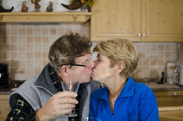 Mature Couple celebrating Anniversary — Stock Photo, Image