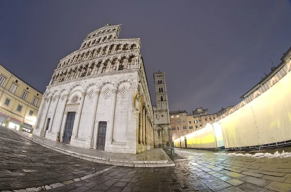 Detalhe arquitetônico de Lucca à noite — Fotografia de Stock