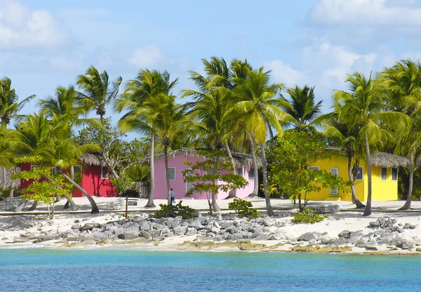 Küçük ve renkli evleri santo domingo sahil — Stok fotoğraf