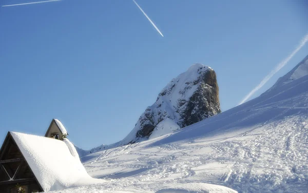 Schneelandschaft der Dolomiten im Winter — Stockfoto