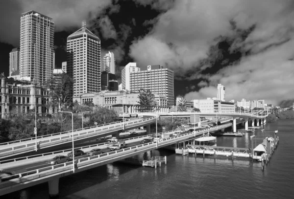 Liikenne Brisbanen laitamilla — kuvapankkivalokuva