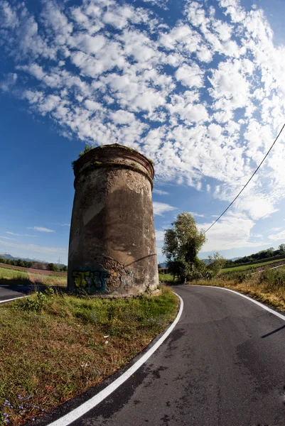 Tuscan kırsalında kule — Stok fotoğraf