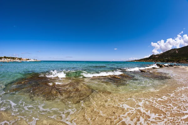 Kristálytiszta vizével Korzika coast, Franciaország — Stock Fotó