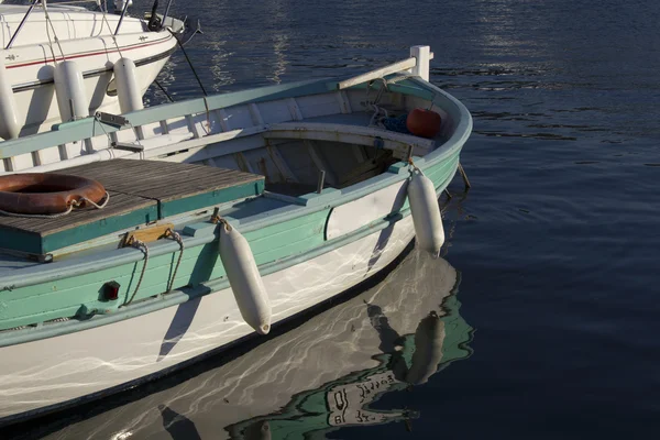 Лодка в порту Сен-Флоран, Корсика — стоковое фото