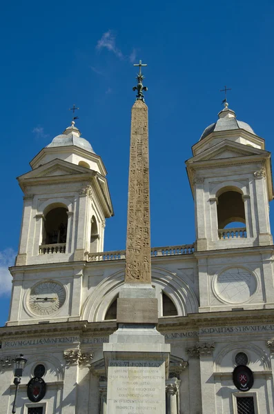 Trinita 'dei Monti near Piazza di Spagna, Rome — стоковое фото