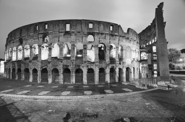 Luzes do Coliseu à noite — Fotografia de Stock