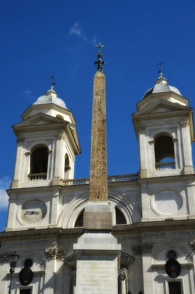 Piazza di Spagna e Trinita 'dei Monti a Roma — Foto Stock