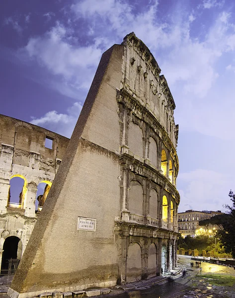 Colori del Colosseo al tramonto a Roma — Foto Stock