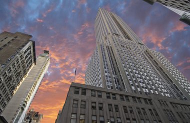 empire state Binası aşağıdan yukarıya görünümü