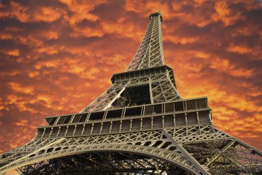 Paris, Fransa 'da gün batımında Eyfel Kulesi