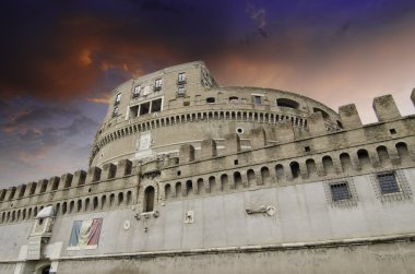 Melek Şatosu'nda Roma üzerinden gökyüzü renkleri