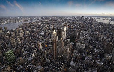 üzerinden new york city gökdelen günbatımı