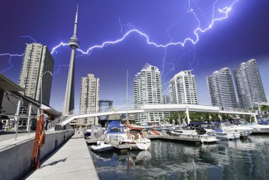 cielo tormentoso sobre toronto