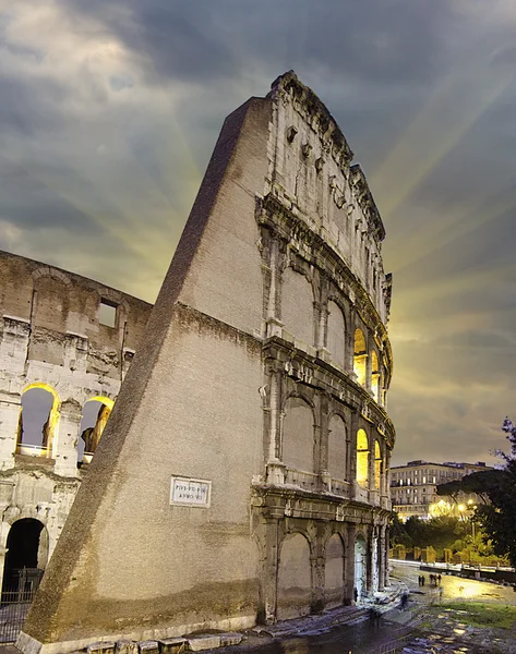Couleurs du Colisée au coucher du soleil à Rome — Photo