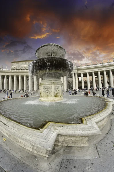Bewolkte hemel over piazza san pietro, rome — Stockfoto