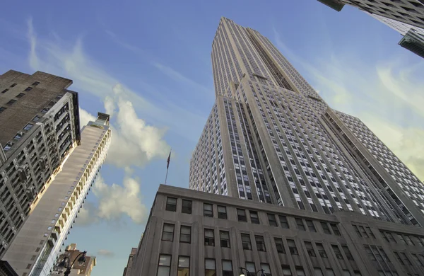 Bottom-up-Ansicht des Empire State Building — Stockfoto