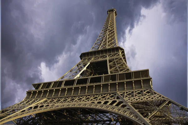 Eiffel-torony alatt látható, Párizs — Stock Fotó