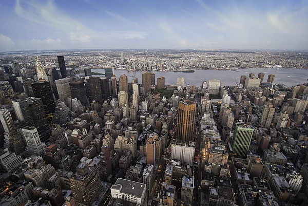 Coucher de soleil sur les gratte-ciel de New York — Photo