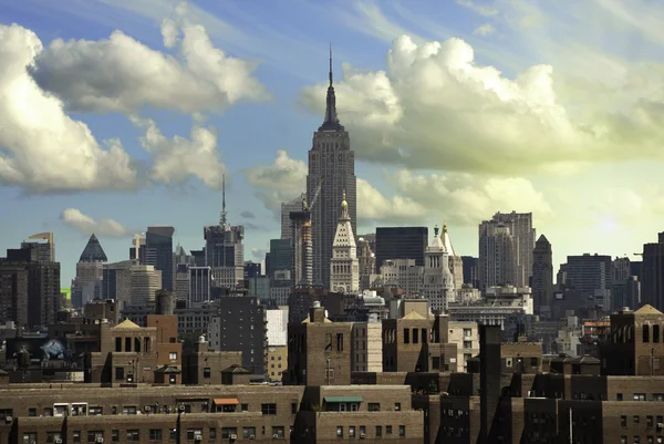 ブルックリン橋からのニューヨーク市の眺め — ストック写真