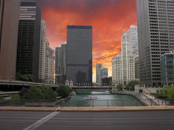 芝加哥河和摩天大楼，伊利诺伊州 — 图库照片