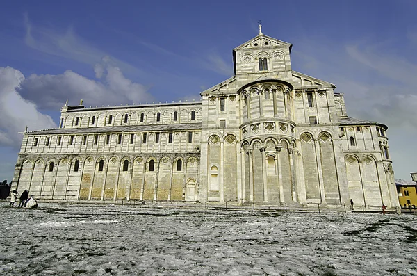在广场 dei miracoli，比萨大教堂 — 图库照片