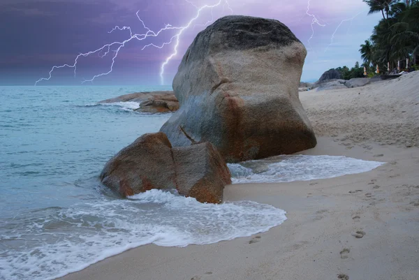 Storm naderende lamui strand in koh samui — Stockfoto
