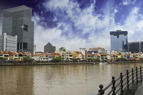 Edifícios de Singapura e seu rio — Fotografia de Stock