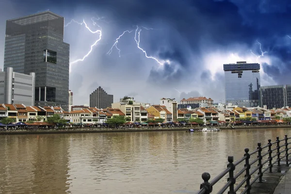 Vattnet i singapore och dess byggnader — Stockfoto