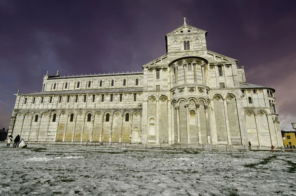 在广场 dei miracoli，比萨大教堂 — 图库照片