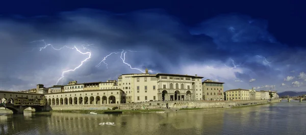 Storm over Lungarni in Florence — Stock Photo, Image