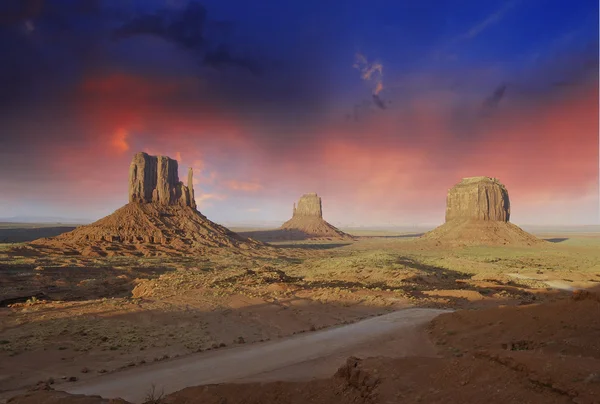 Felsen und Farben des Monument Valley — Stockfoto