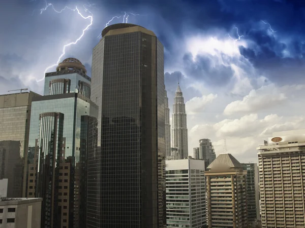 Tempesta sui grattacieli di Kuala Lumpur — Foto Stock