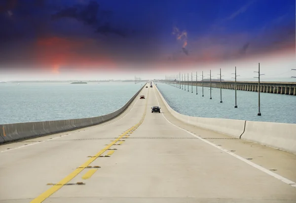 海外高速道路の空の色 — ストック写真